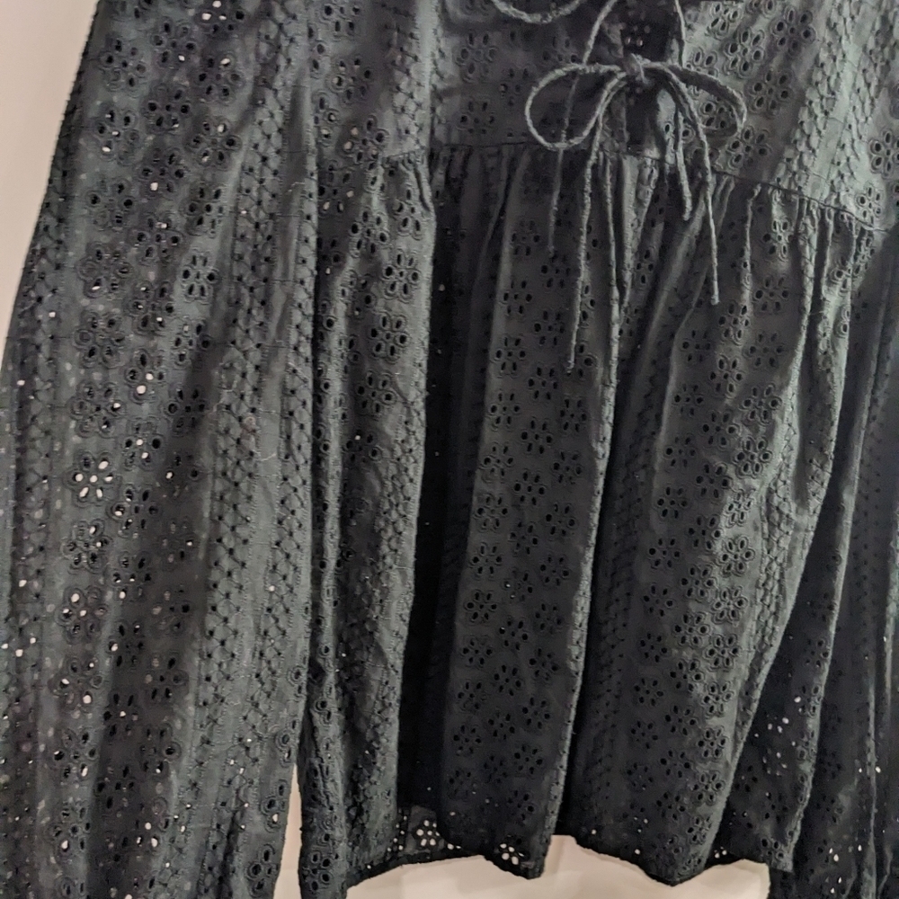 Madewell | Eyelet Double-Tie Peasant Top in Black - Picture 8 of 10